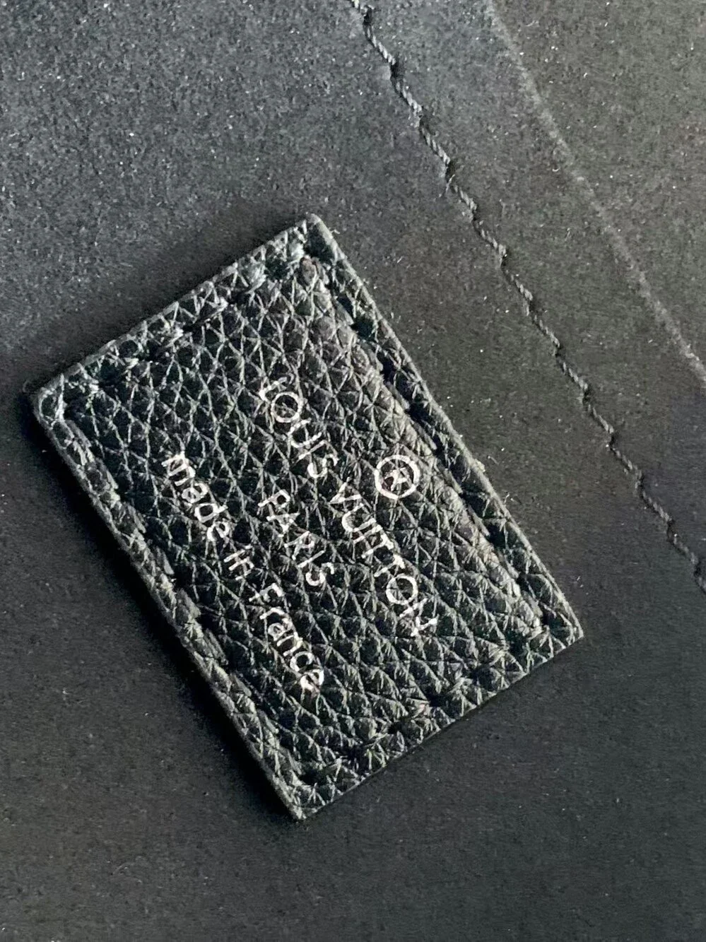 LOUIS VUITTON MYLOCKME CHAIN BB in Grained Leather